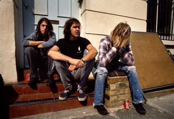 グランジは燃え尽きた」古着を愛したカートコバーンが次世代に遺し