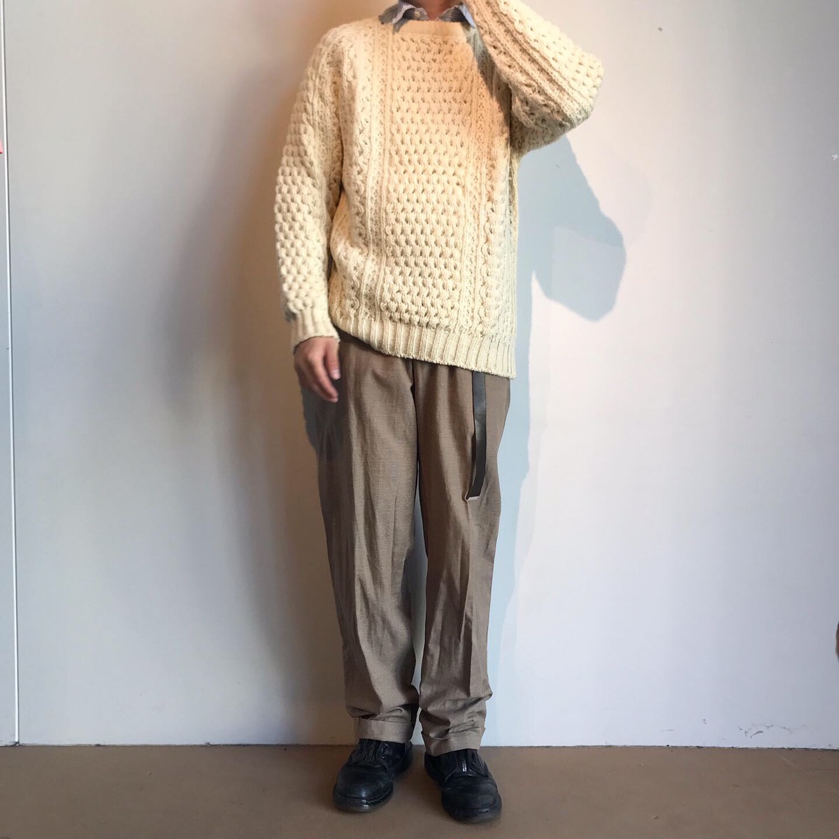 ウールのセーターで暖かく好印象なコーデ