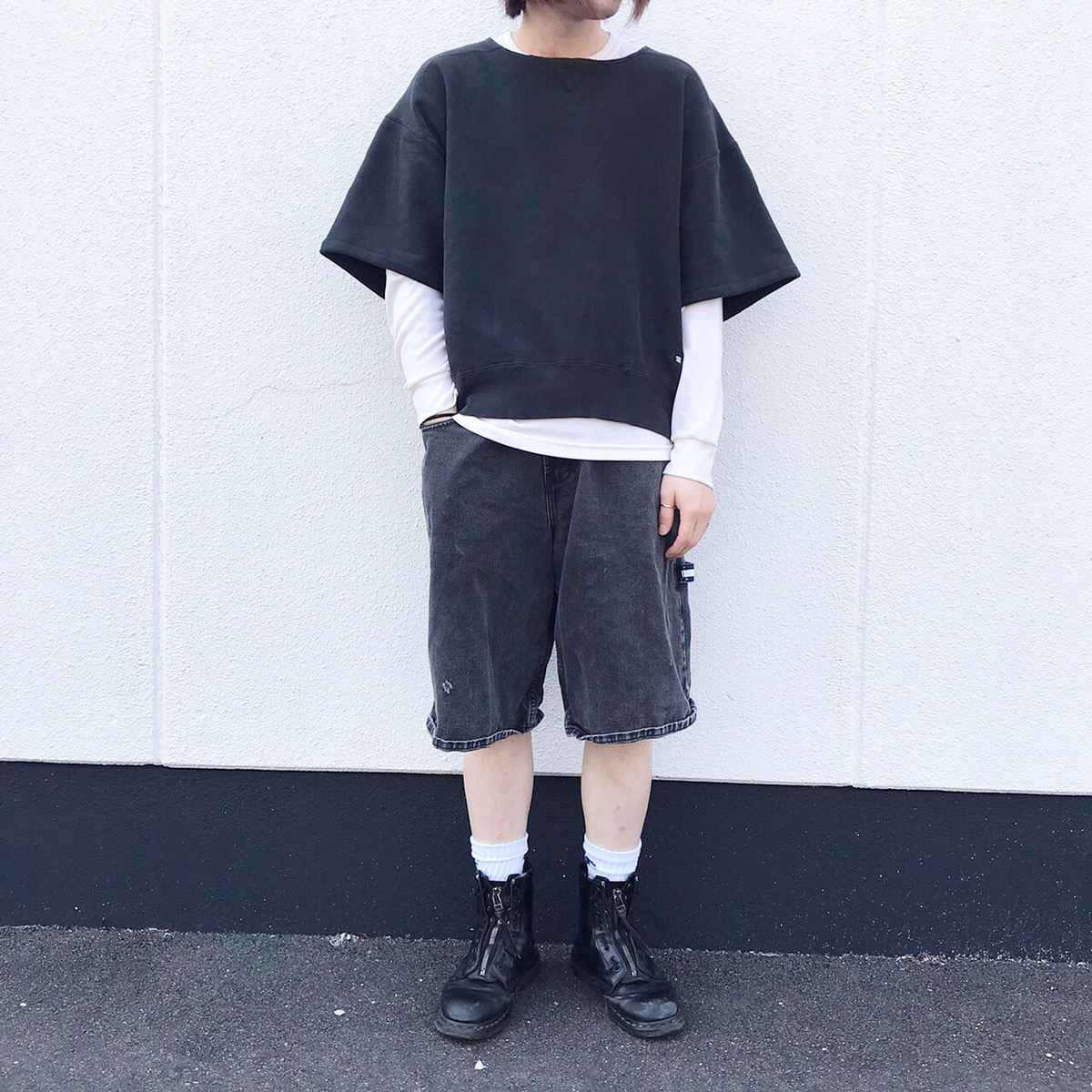 モノトーンなストリートスタイル