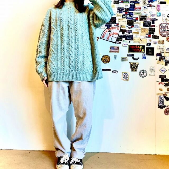 ケーブルニット×コーデュロイパンツコーデ