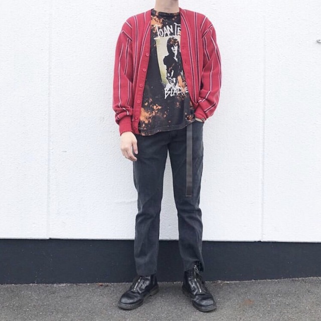 スリムジーンズ　ロックコーデ